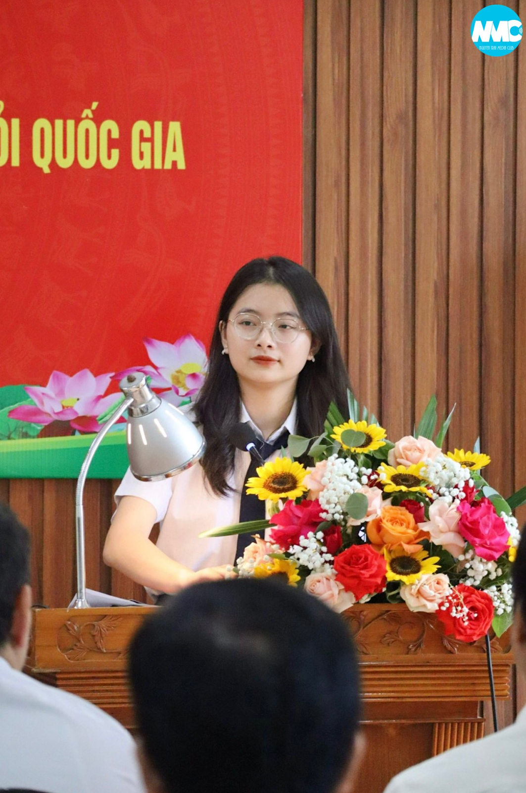 Nhấn để phóng to